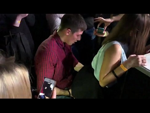 ❤️ Echte seks yn in Russyske nachtclub. 18-jierrich Russysk famke yn 'e anus en fagina neukt yn in nachtclub ️  Seks by porno fy.sexera.ru ️❤